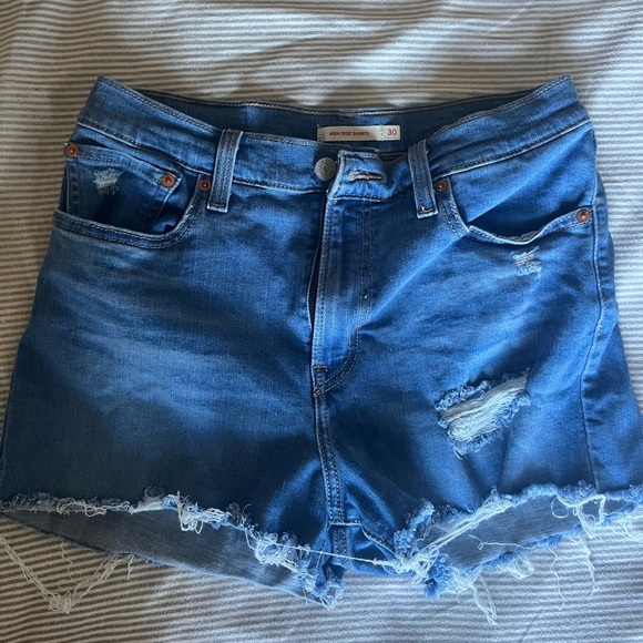 LEVIS high rise shorts - Picture 2 of 3